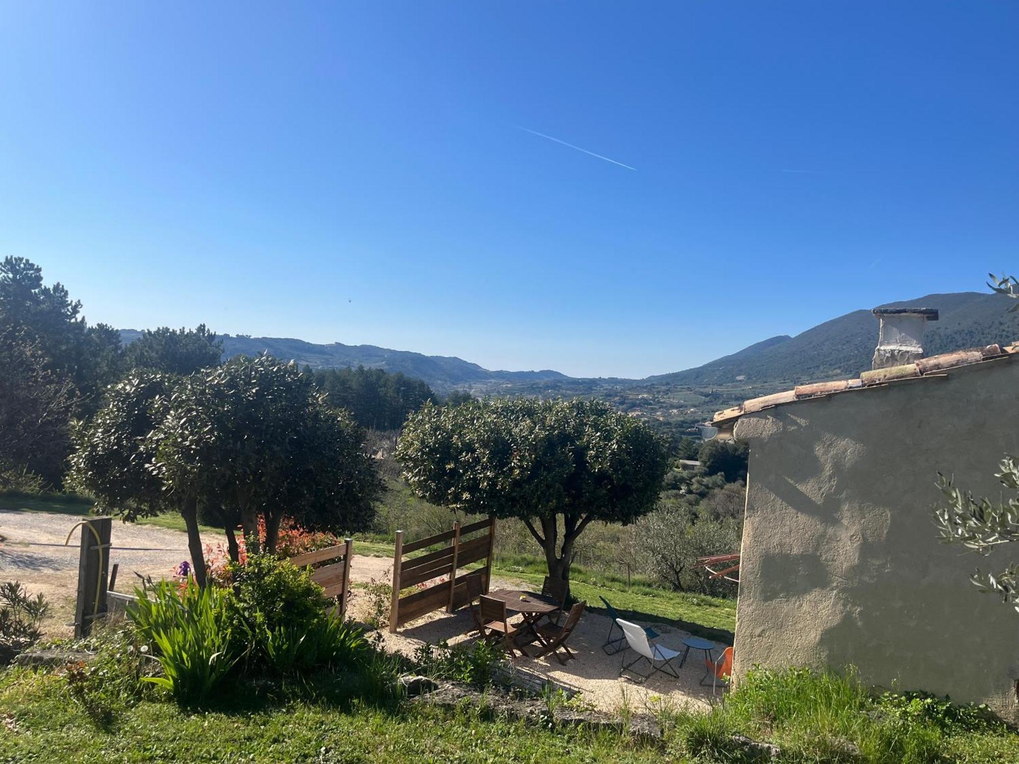 Cabanon Entoure De Montagnes Et D'Oliviers Villa Nyons Buitenkant foto